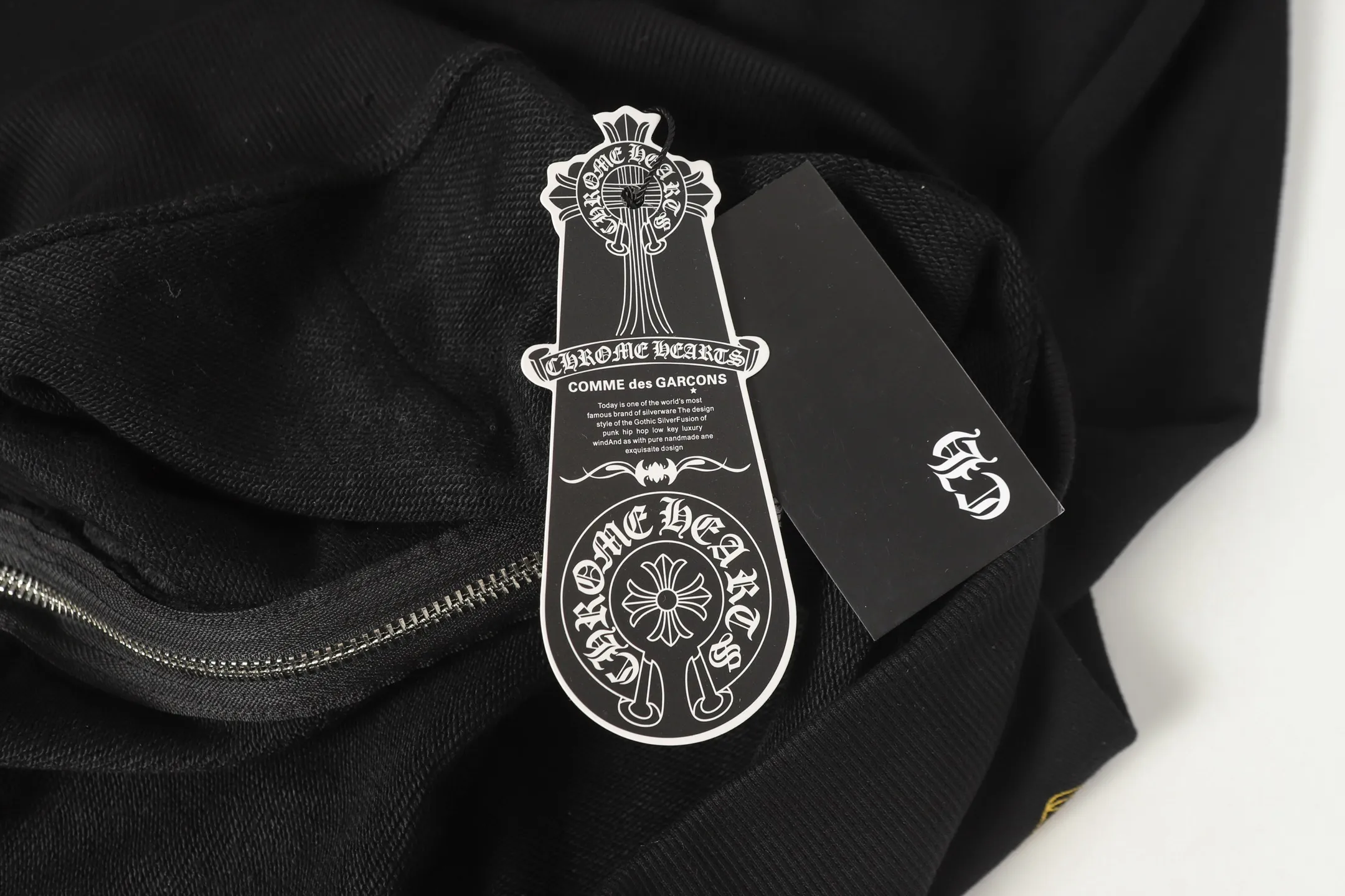 P250 Cross-border running quantity model, please do not place an order if you pursue quality - Chrome Hearts/Chrome Hearts hot stamping Sanskrit printed zipper sweatshirt cardigan jacket - High weight, high density and high quality. The wool is soft, delicate and skin-friendly. Soft and silky to the touch. Excellent warmth and skin-friendly properties. - Custom-woven and custom-dyed, no color difference. No matter the fabric or workmanship details, it is better than the ordinary version on the market. - Hardware zipper accessories are all customized, full of details - Color: black - Size: S M L XL